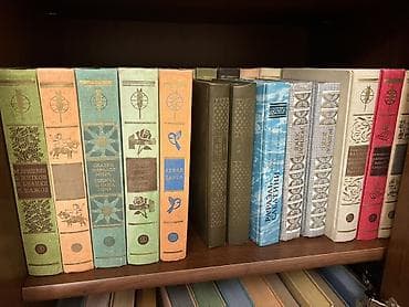 classi: Очень много книг и сборников сочинений. Состояние как новое. Эти — 2