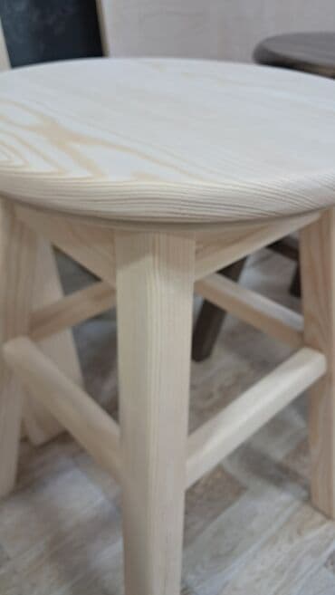 taxta yonan aparat: Taxta taburetlər. Xüsusi zövq və keyfiyyətdə yıgılır. Əl işidir. Yük — 10