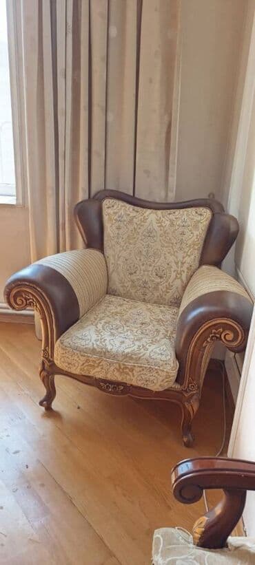 Döşəmə: Divan kreslo satılır. 2 divan+2 kreslo+1 jurnal masası=300 man 1 ədəd — 2