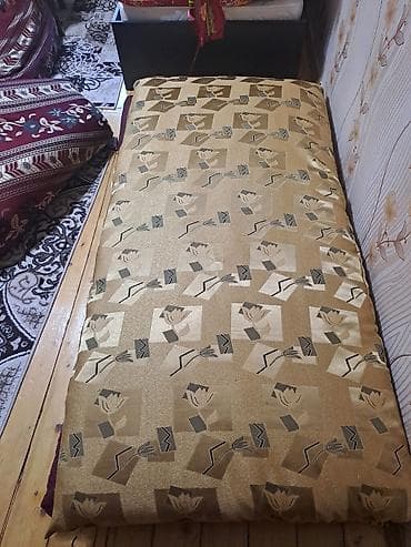 servant mebel: Taxt döşəyi 50 manat.Qalan tək döşəklər hərəsi 20 manatdır. Təbii — 4