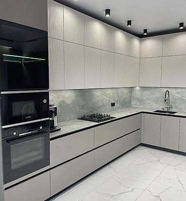 saloglu masalar: Müasir dizaynlı künc mətbəx mebeli – mat boz tonlarda, xətlərlə — 5