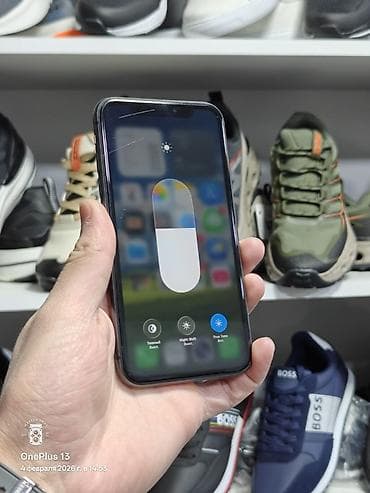 ipad mini 3: IPhone 11, 64 GB, Qara, Face ID — 6