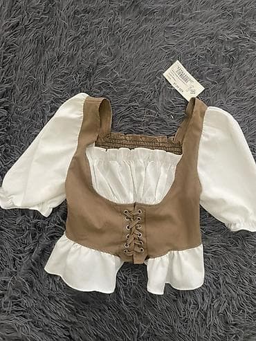 İki rəngli (bej-qəhvəyi və ağ) qadın bluz/korset üslubunda top