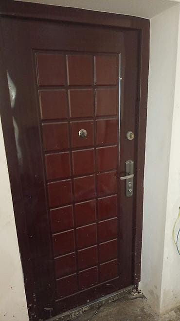 seyf qapi 2ci el: Mənzil üçün İşlənmiş Giriş qapısı Glazok ilə, Ödənişli çatdırılma, Ünvandan götürmə — 2