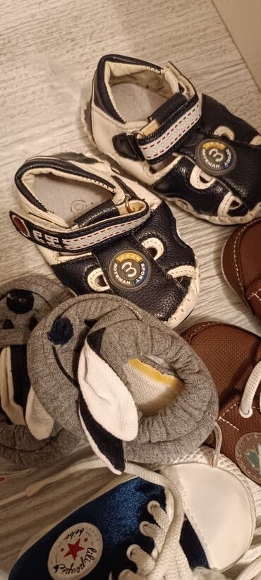 детская обувь первые шаги: Uşaq ayaqqabıları paketi - 4 cüt: 1) Qara-ağ dəri sandaletlər – — 2