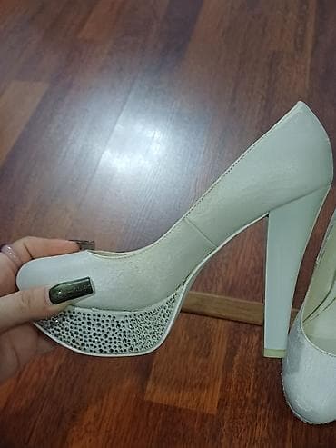 xanimlar: REAL ALİCİYA ENDİRİM 1-2 defe Geyinilib çoxdan 35razmer Brend: EVA — 3