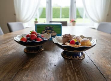 Şirniyyat qabi 2 ededli. yenidir, istifade olunmayib. 2 eded var