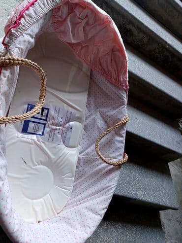 uşaq kıravatı: Qız üçün, İşlənmiş, Beşik, Matras ilə, Yellənmə mexanizmsiz — 1