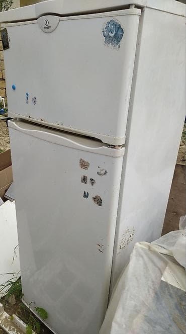 ev kameralar: 2 qapılı Indesit Soyuducu Satılır, rəng - Ağ — 1
