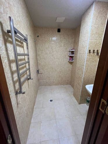 1 ci mikrorayon satilan evler: 2 otaqlı, Yeni tikili, m. Həzi Aslanov, 90 kv. m — 9