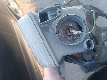 range rover fara: Bu, avtomobillər üçün nəzərdə tutulmuş fənərdir. Fənərin korpusu boz — 2