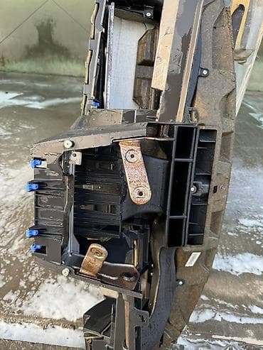 hidromek satilir: Məhsul: Avtomobilin ön paneli (torpedo) Təsvir: - Material: qara — 8