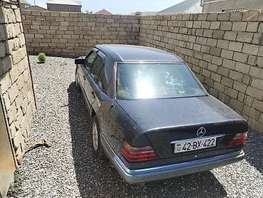 arxa şuşə: Mercedes-Benz W124: 2.2 l | 1994 il Sedan — 4