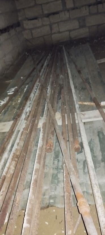 Metal dirəklər/borular dəsti - Təyinat: tikinti işləri, taxta kalıp