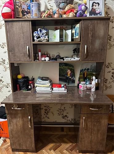 işlenmiş mebeller satilir: Yazı masası satılır yaxsi vəziyyətde 200 azn sifarişlə yigilmadir — 1