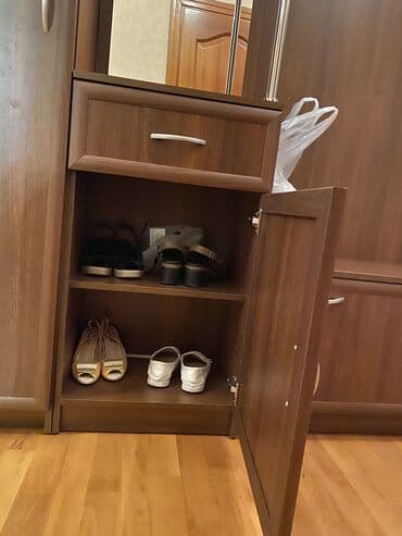 dolablar ikinci əl: İşlənmiş, Açılan, 3 qapılı Künc dolab, Ayaqqabı dolabı, Azərbaycan — 3