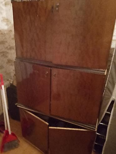 Mebel şkafları təmiz qoz ağacınandı işlənmişdir yaxşı vəziyyətdə qalıb