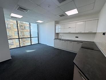ucuz ev: İcarəyə verilir 13 otaqlı ofis 600 m², 8 Noyabr m. Daha 7 şəklə bax — 8