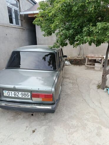 запчасти legacy: İşlək vəziyyətdə olan Lda avtomobilinin salonu. Qara rəngli — 16