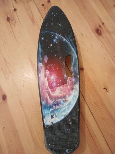 Боксерские груши: Ulduzlu fon üzərində kosmik səhnə təsviri olan, tutqun qara rəngli bir — 3