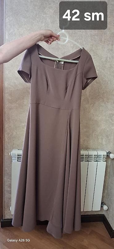 - Qadın geyimi: qəhvəyi/boz tonlarda uzun libas - Ölçü: 42 sm (şəkildə