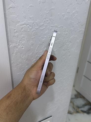 Elektronika: IPhone 14 — 3