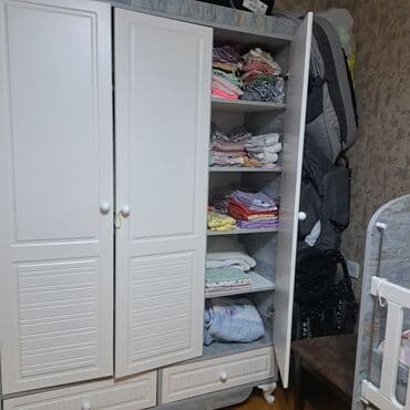işlenmiş şkaf: Paltar skafi. yaxsi veziyyetdedir. hec bir defekti yoxdur. tecili — 2