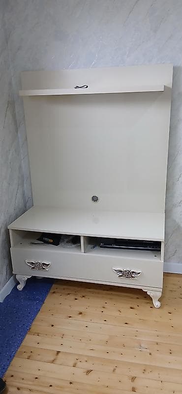 mekteb mebeli: Düz TV altlığı, Polkalı, Laminat — 2