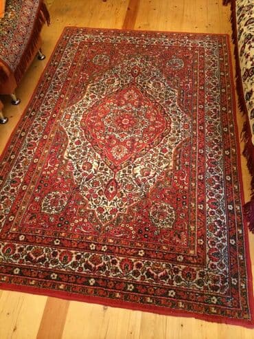 mindjuse uz uvo: Xalça — 2