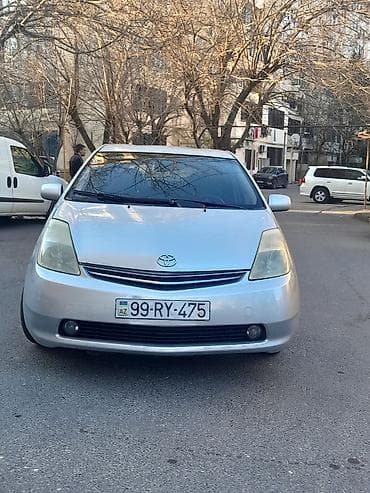 Toyota Prius (2-ci nəsil) hibrid sedan - Gümüşü rəng, 5 qapı
