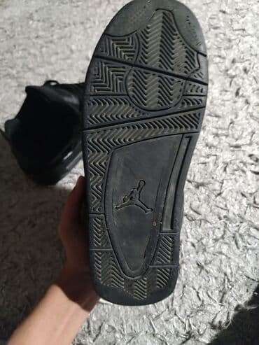 Səndəl və şəp-şüplər: Jordan 4 black cat 3-4 dəfə geyinilib ideal vəziyyətdədi. ölçüsü 42 — 4