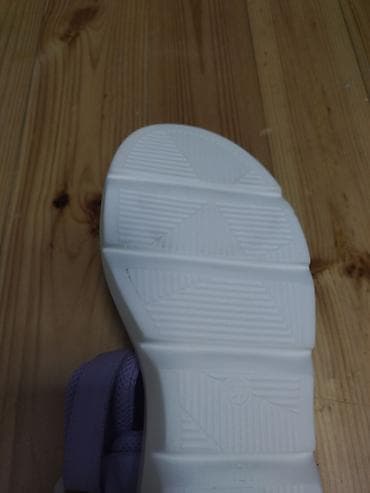 белые босоножки на тракторной подошве: Bənövşəyi qadın sandal modeli. YENIDIR - Rəng: Açıq — 3