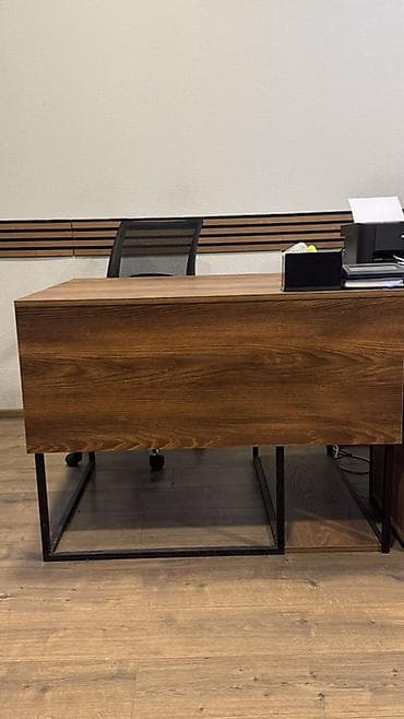 Məhsul: 2 ədəd Loft üslubunda ofis/iş masası Hər biri 100 Azn Təsvir