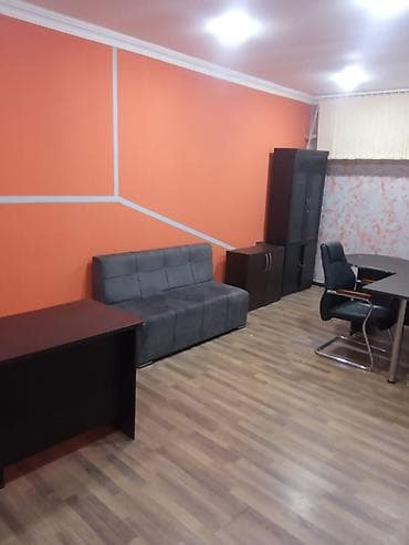 ofis kiraye verilir: Ofis sahəsi – tam mebellə - İş masaları: bir neçə ədəd qara rəngli — 6