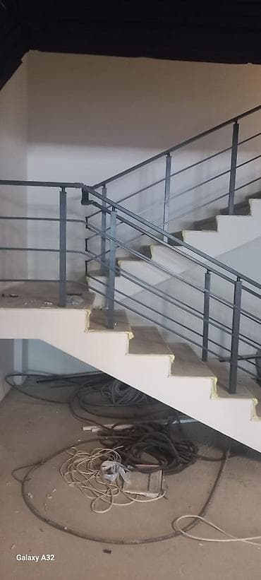 Pilləkən məhəccərləri: Metal məhəccər və tutacaqlar – layihələndirmə və quraşdırma xidməti - — 1