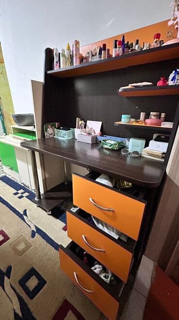 Künc masa, Polkalı, Siyirməli, MDF, Zəmanətsiz, Kredit yoxdur