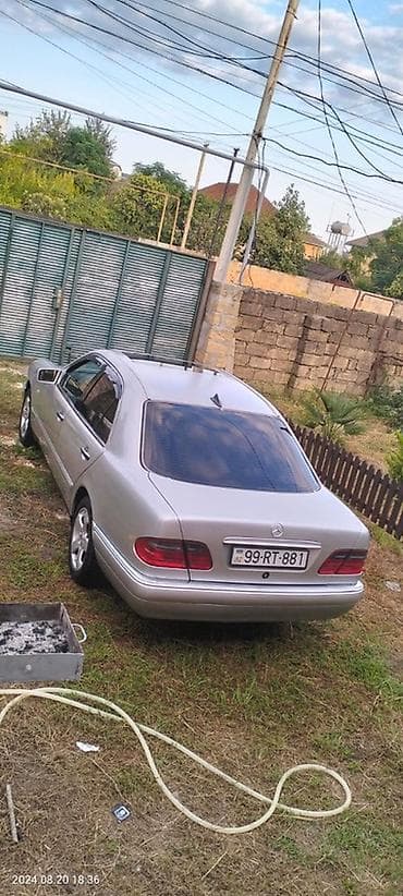 mercedes pribor: Mercedes-Benz 240: 2.4 l | 1998 il Sedan — 2