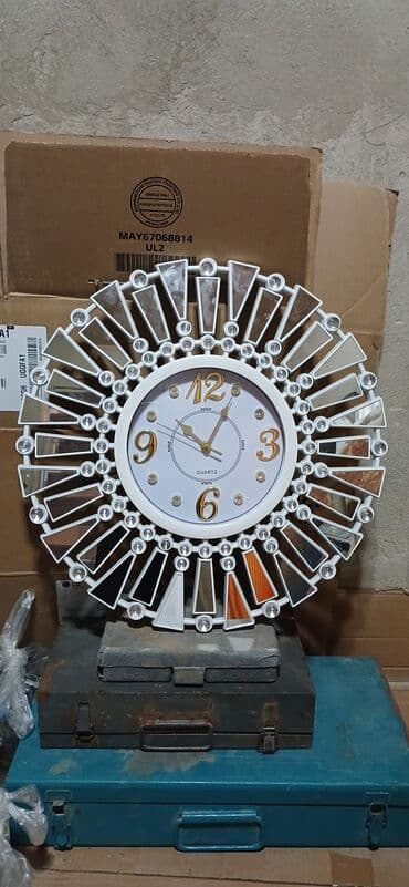 Divar saatları, Saniyə əqrəbi