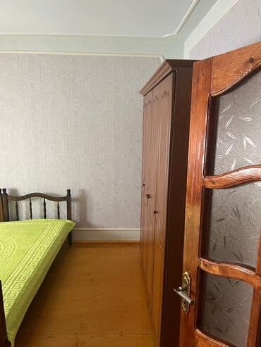 kiraye menzil yasamal: Bu mənzil yaşayış üçün rahat və əlverişli şərait təklif edir. Geniş — 8