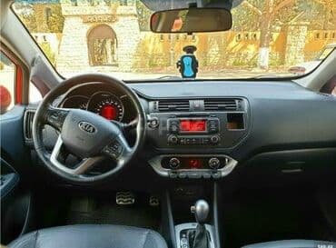 ilkin odenis 2000 azn olan masinlar: Kia Rio hatchback – parlaq qırmızı rəngli, kompakt və şəhər üçün ideal — 9