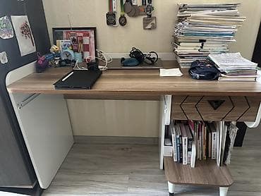 Düz masa, Stulsuz, Polkalı, Siyirməli, Sadə laminat