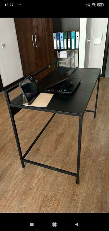 stol ustu komputerlerin qiymeti: Kompüter masası, İşlənmiş, Kvadrat masa — 1
