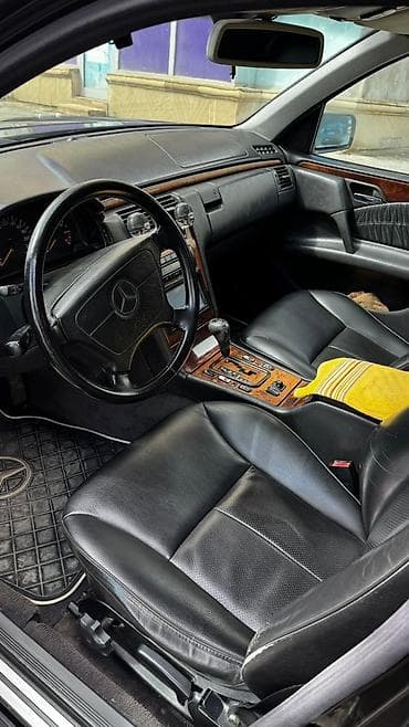 mersedes sükanı: Mercedes-Benz E-Class: 2.4 l | 1998 il Sedan — 7