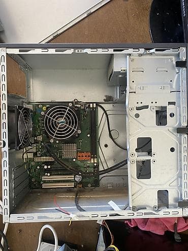 komputer plata: 3ədəd monitor 3 ədəd sistem bloku. vaxtı ikən işləyirdi. ramları — 4