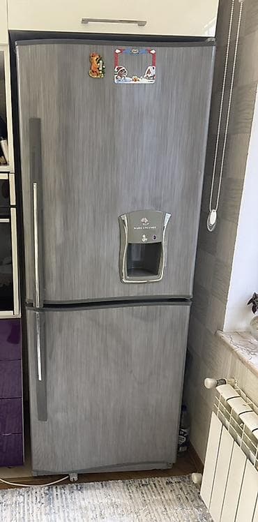 soyuducu satiram: 🧊 Soyuducu satılır – 1.90 m Hündürlüyündə ❄️ Dondurucu: Aşağı — 1