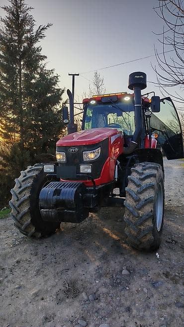balaca moto: Ağır kənd təsərrüfatı işləri üçün güclü 4x4 traktor - Rəng: qırmızı — 1
