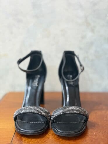 босоножки 27 размера: Размер: 39.5, цвет - Черный, Б/у — 2