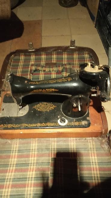 Məhsul: Köhnə tip tikiş maşınları (2 ədəd) Təsvir: - Klassik, döymə