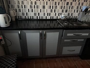 rezapal nedir: - Üst modul: bir neçə şkaf qapısı, iki ədəd şüşəli üfüqi qapaq — 3