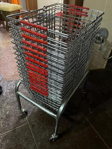 50 dollar: Market zənbilləri. 15 ədəd. Hər biri 20 manatdan. Alana altdığı — 1
